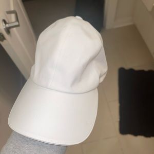 Lululemon Hat. Fast and free white- Excellent condition